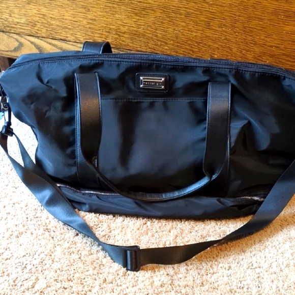 Stylish Overnight Bag - Picture 1 of 7
